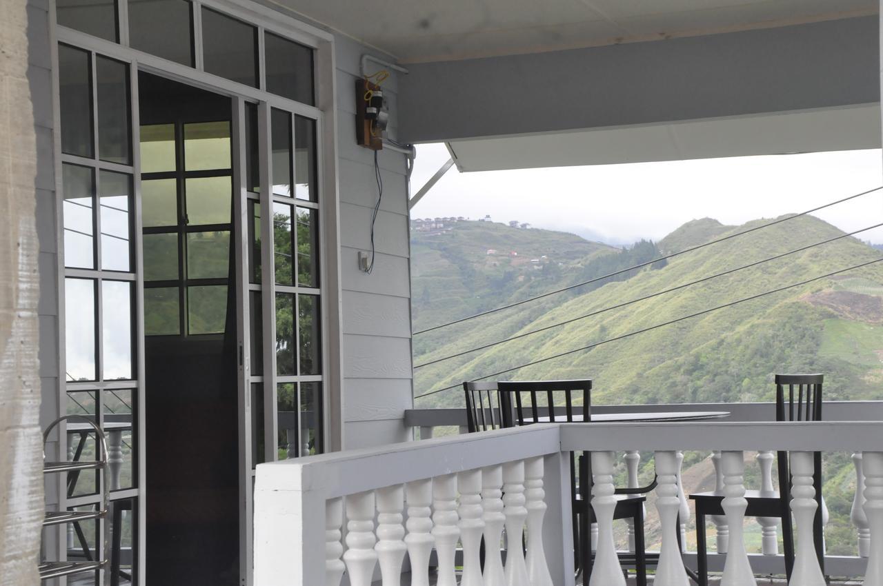 Azrien Homestay Kundasang ภายนอก รูปภาพ